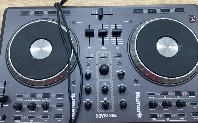 Dj контролер Numark