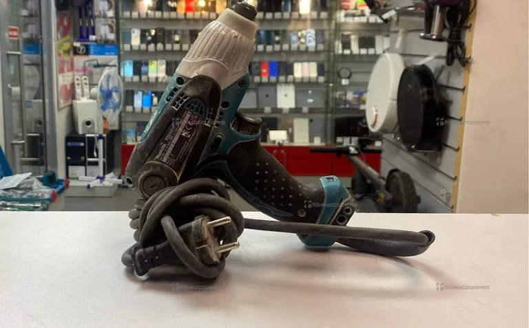 Дрель-шуруповерт Makita TD0101f
