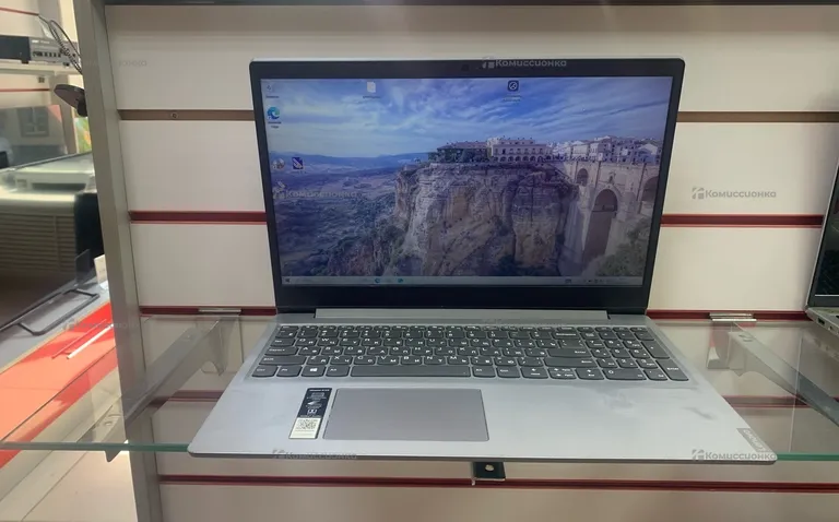 Ноутбук  Lenovo 81UT