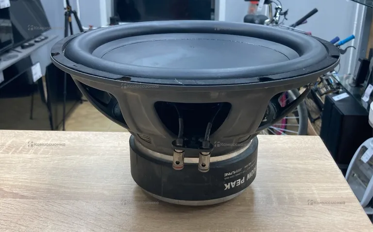 Сабвуфер  Alpine 800W Peak
