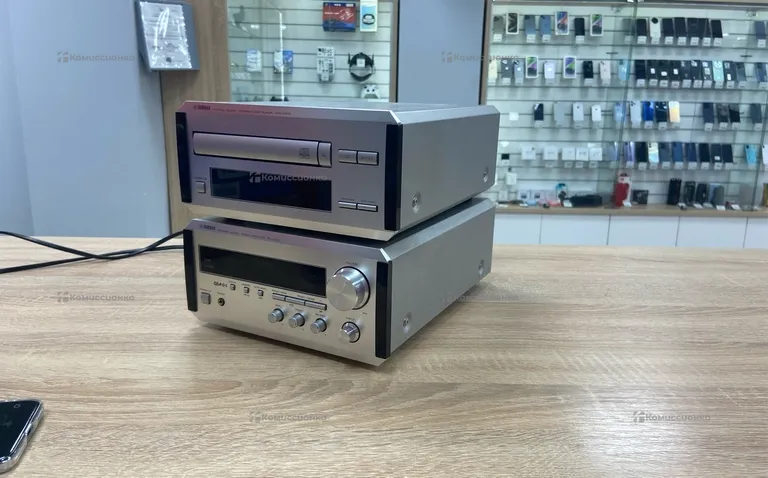 Ресивер  YAMAHA CDX-E200