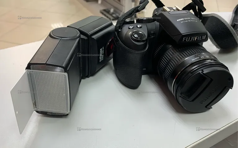 Фотоаппарат  Finepix Hs 25 exr+ вспышка DORR DAF-4