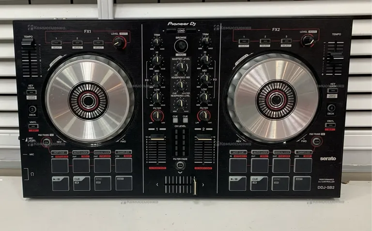 DJ контролер Pioneer DDJ-SB2