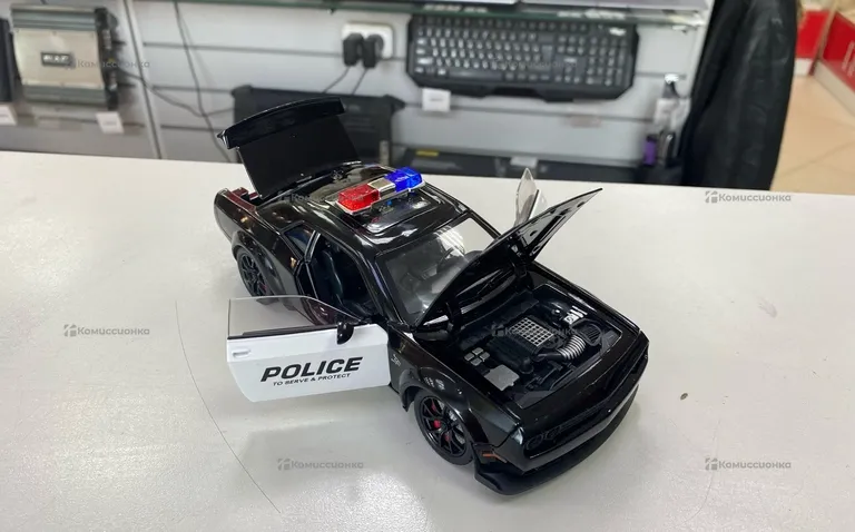 Машинка железная police