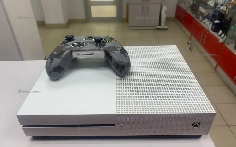 Приставка Xbox One 500 gab