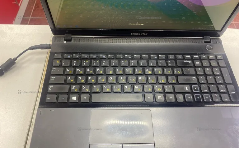 Ноутбук  Samsung NP300E5X