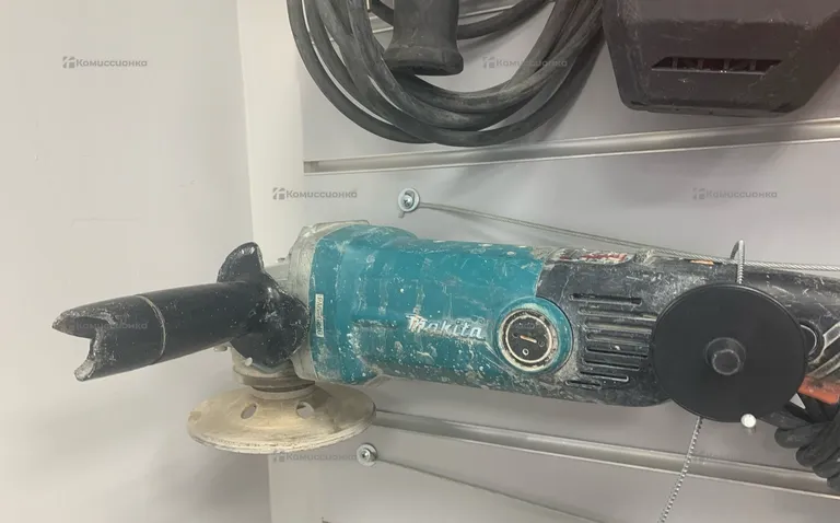 Полировальная машина makita SA7000C