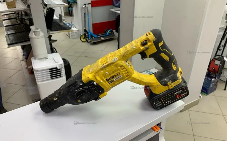 Перфоратор аккумуляторный DeWalt Dch133
