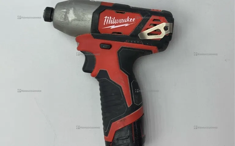 винтоверт Milwaukee impact driver
