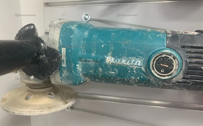 Полировальная машина makita SA7000C