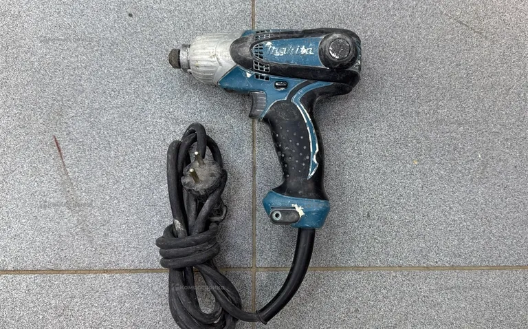 Ударный шуруповерт Makita TD0101F