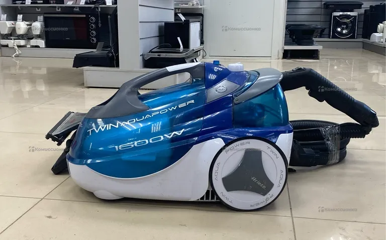 Моющий пылесос ARIETE TWIN AQUAPOWER