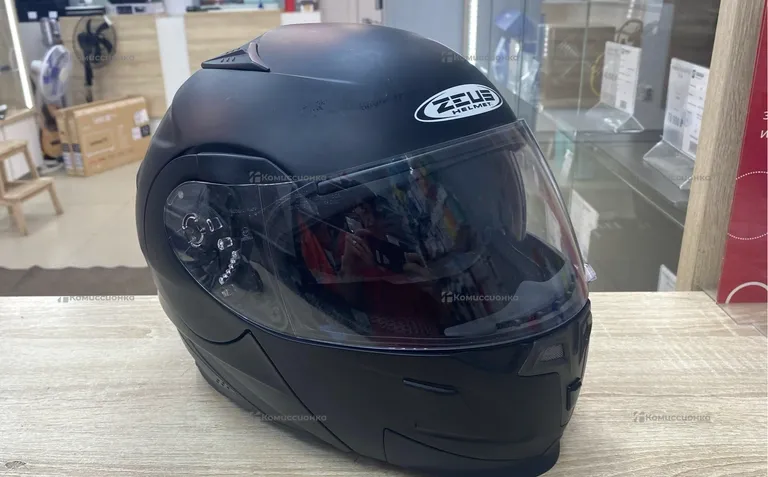 Мотошлем ZEUS Helmet (размер S)
