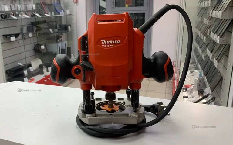 Фрезер Makita M3601