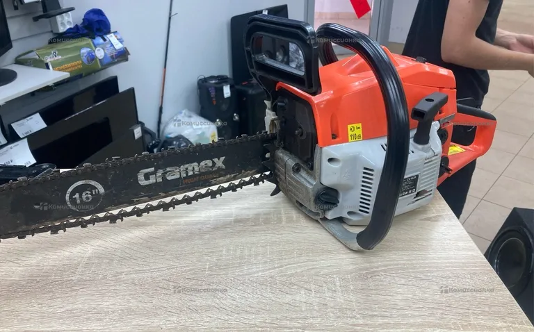 Пила бензиновая цепная GRAMEX CS-1629