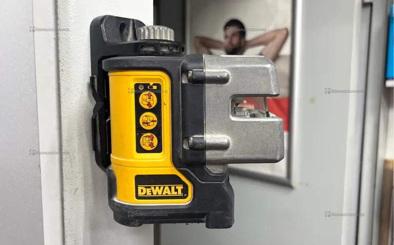 Лазерный уровень DeWALT DW089
