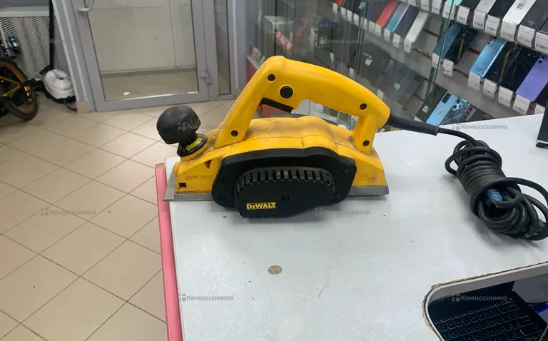 Электрорубанок dewalt DW680