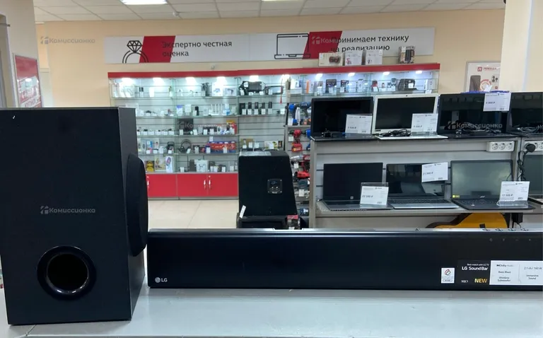 Саундбар LG SQC1 с беспроводным саундбаром