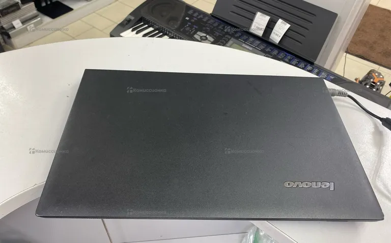 Ноутбук  Lenovo Celeron 1005M