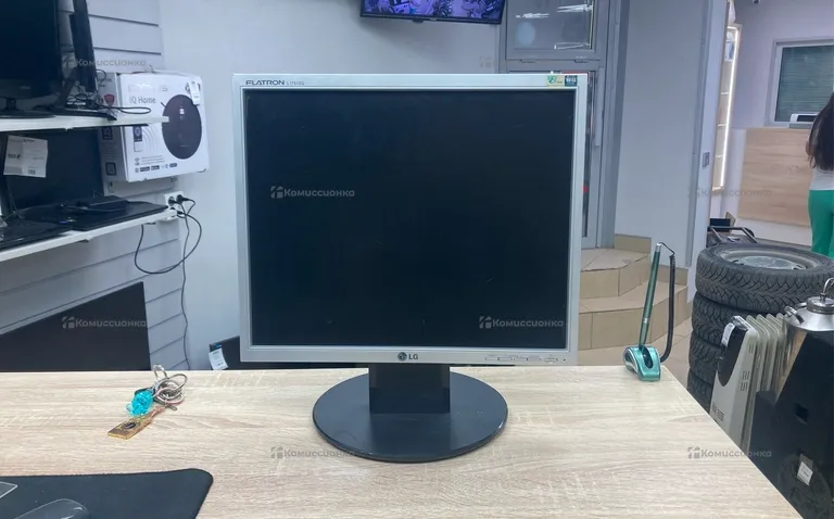 Монитор Samsung SyncMaster 720N