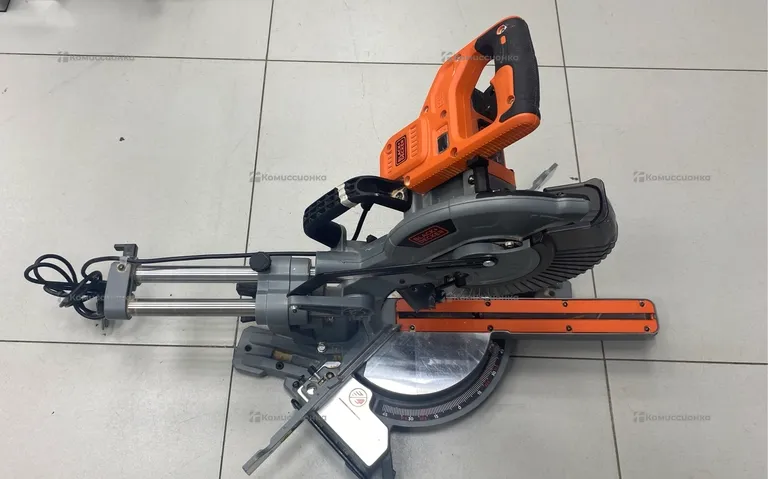 торцовочная пила Black decker bes700
