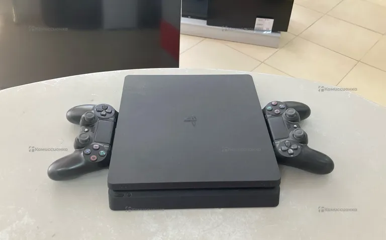 Приставка PS4. slim 1tb