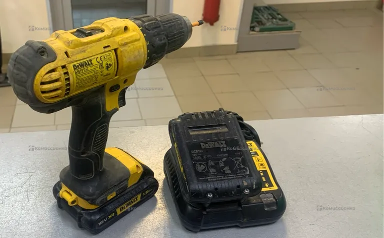 DeWalt DCD771-is