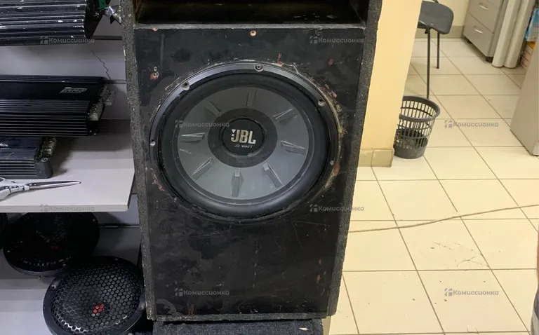 Сабвуфер  JBL 300 Wats