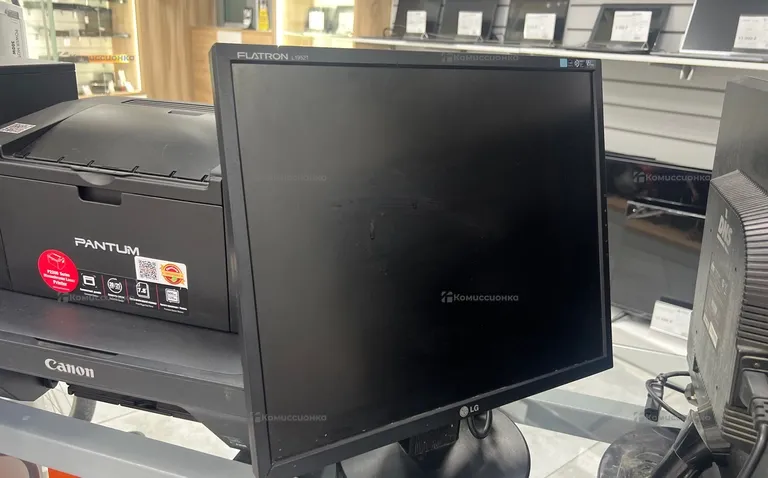 Монитор LG flatron 1952