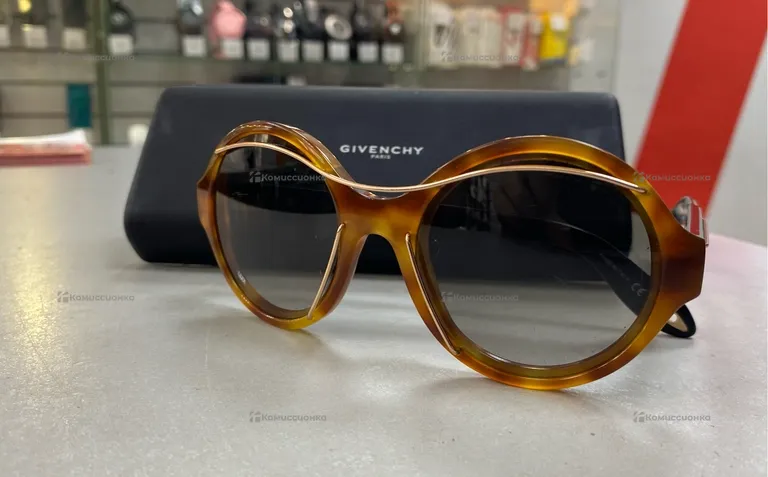 Солнцезащитные очки Givenchy GV 7029/S