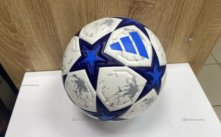 Футбольный мяч fifa