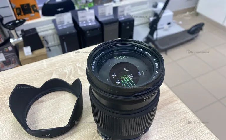 Объектив Sigma Zoom 18-250mm