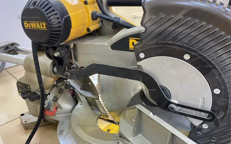Торцовочная пила DeWalt dw 718V