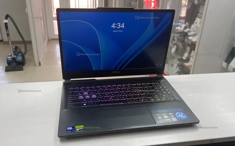 Ноутбук  MSI Cyborg 15AIA1V