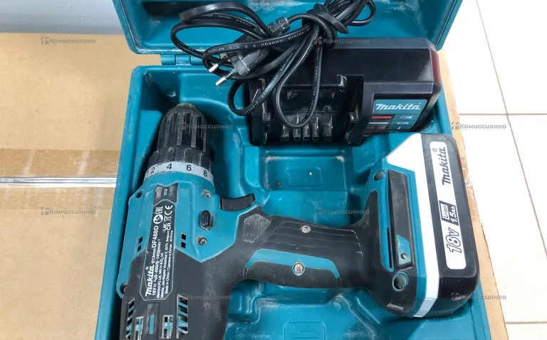 Аккумуляторная дрель-шуруповерт Makita DF488D