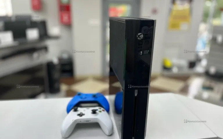 Приставка Xbox One 500Gb