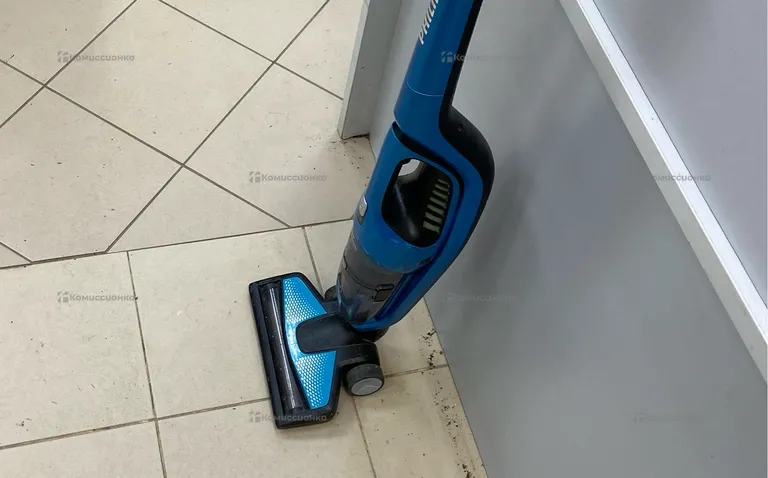 Пылесос вертикальный Philips PowerPro Aqua