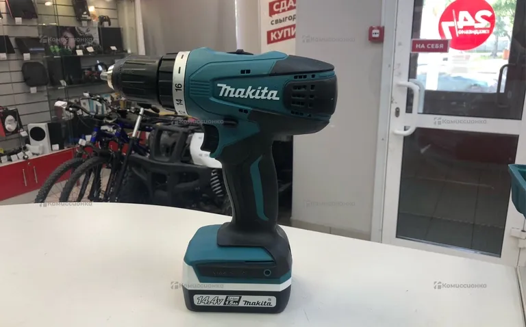 Аккумуляторная дрель-шуруповерт Makita DF347D
