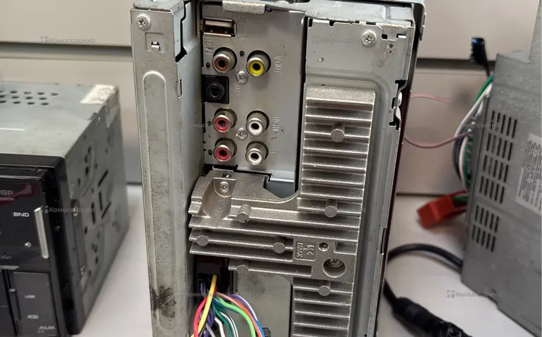 Магнитола Pioneer MVH-AV170
