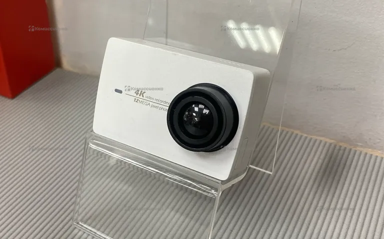 Экшен камера Yi 4k Action Camera