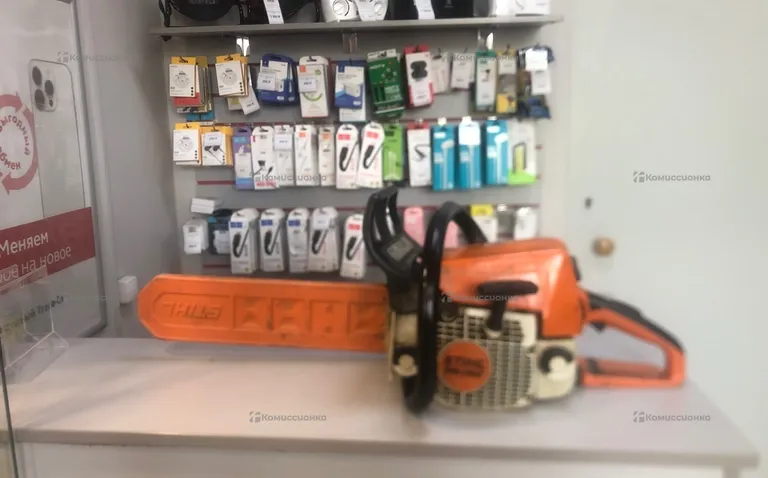 Бензопила STIHL MS250.