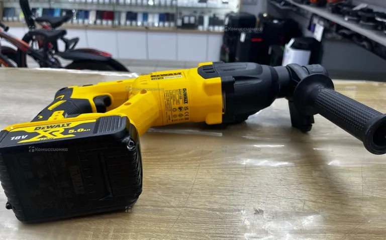 Безщеточный перфоратор Dewalt DCH133N