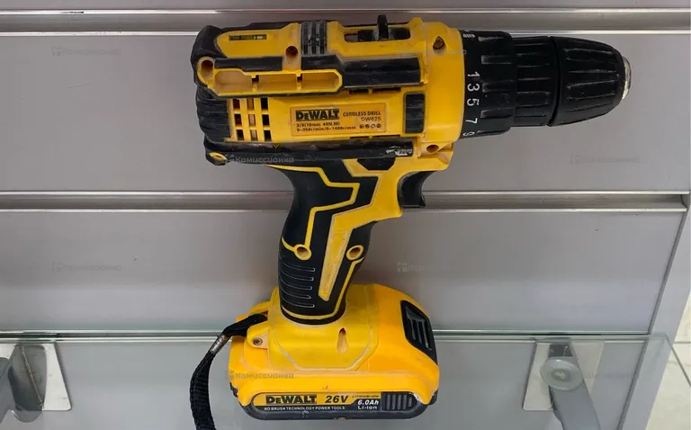 Дрель-Шуроповерт DeWalt dw625e