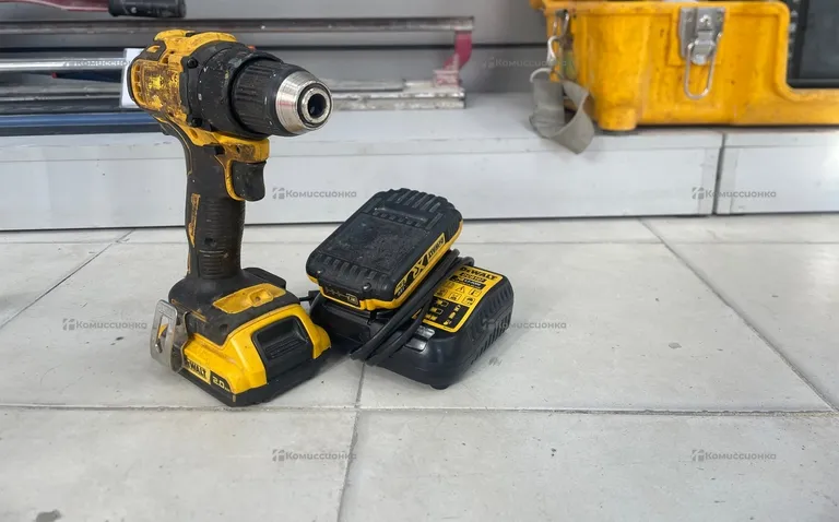 Аккумуляторная дрель-шуруповерт DeWALT DCD708N