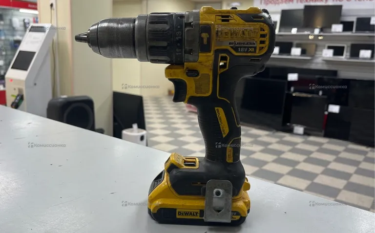 Дрель-Шуруповерт Dewalt DCD796