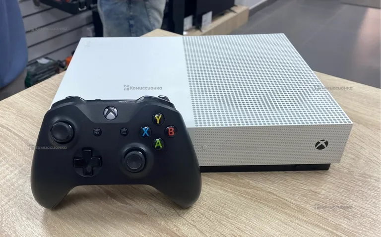 Игровая приставка Xbox one s