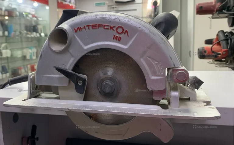 Дисковая пила Интерскол ДП-140/800