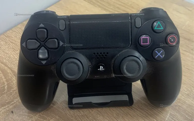 PS4. DualShock 4