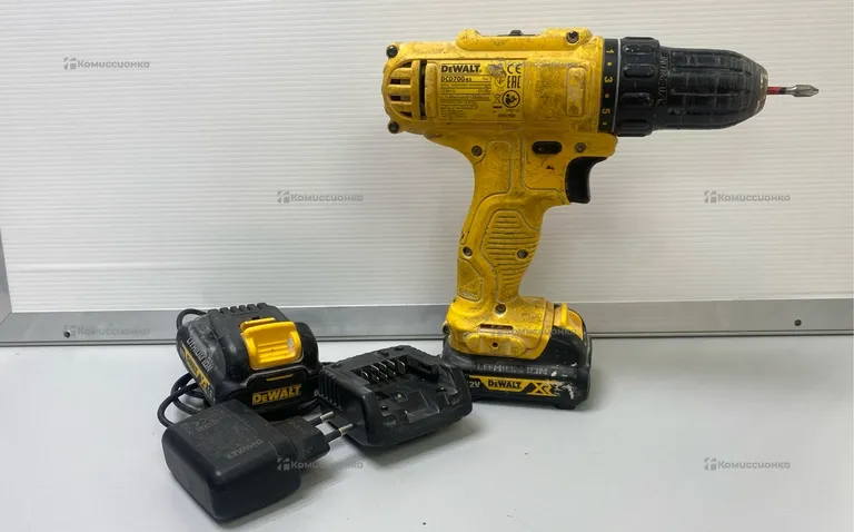 Аккумуляторная дрель-шуруповерт DeWalt DCD700-ks
