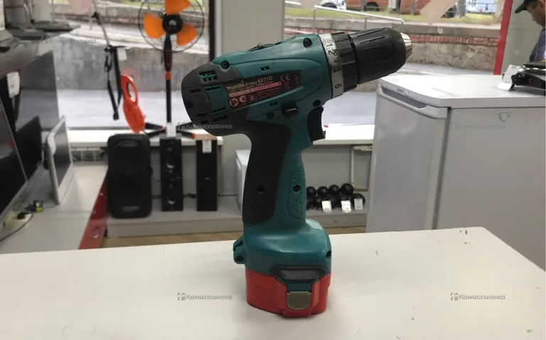 Аккумуляторная дрель-шуруповерт Makita 6271 D